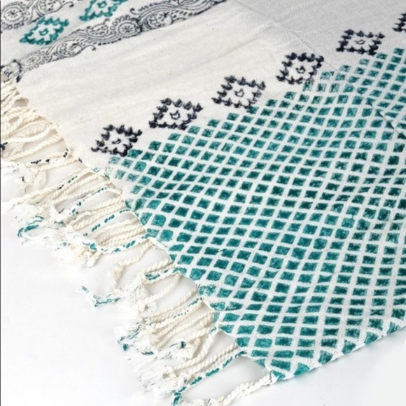 Luxury Geometric Beach Towel 🏝🐚 - Picture 4 of 4